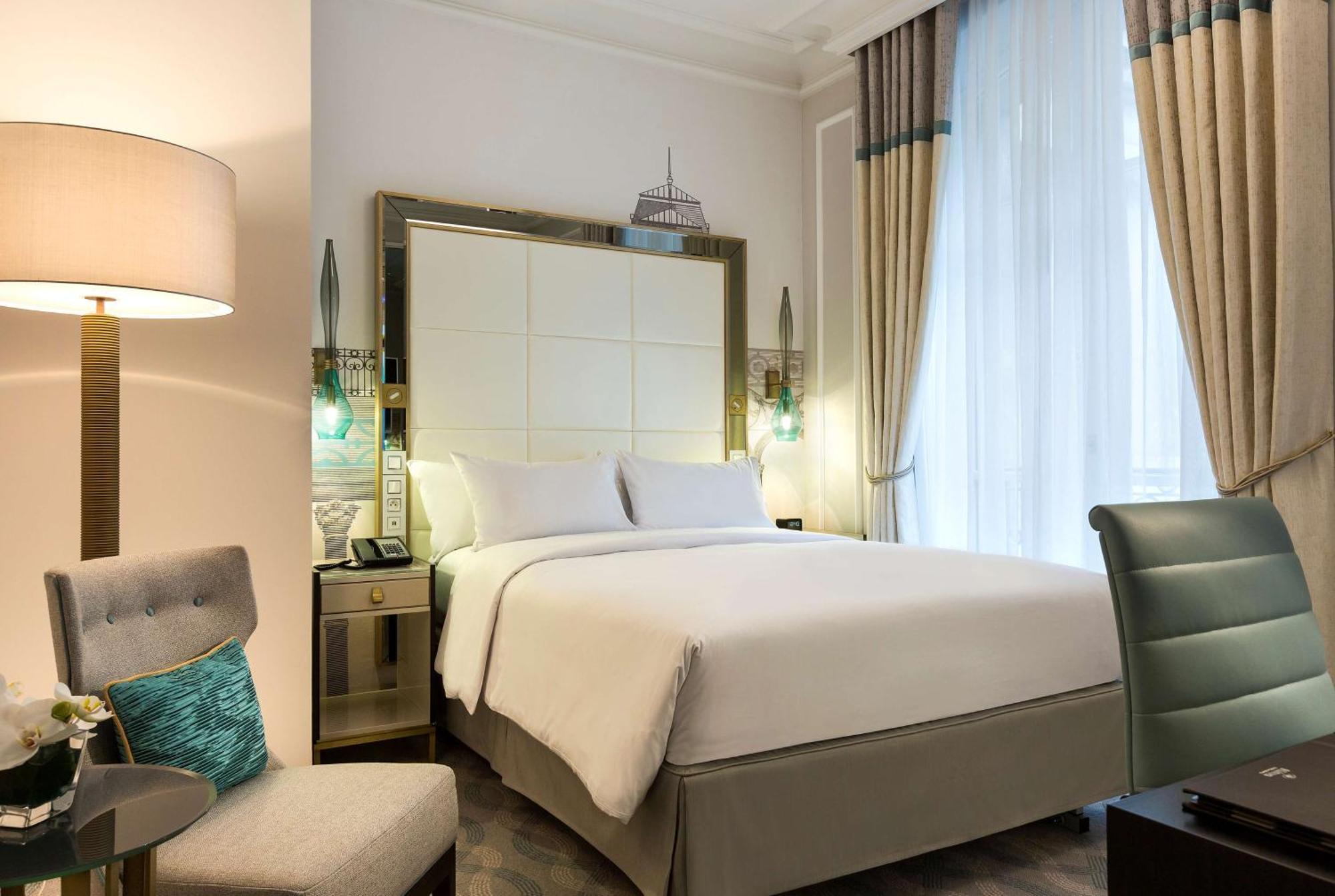 Junior Queen Suite,1548875401:JPEG