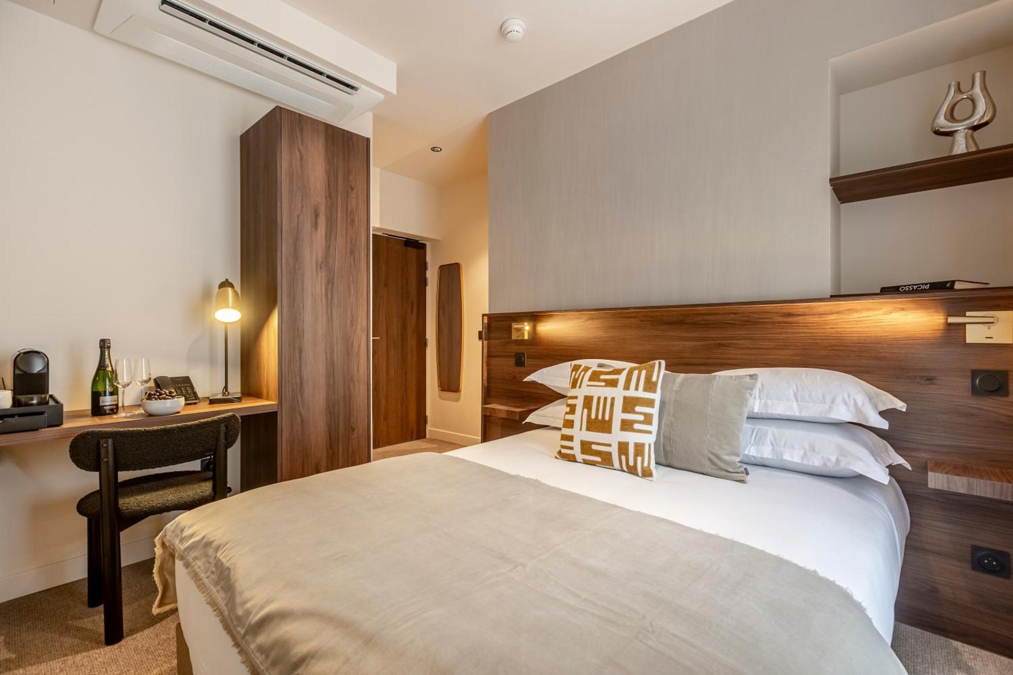 Small Double Room,1618750177:JPEG