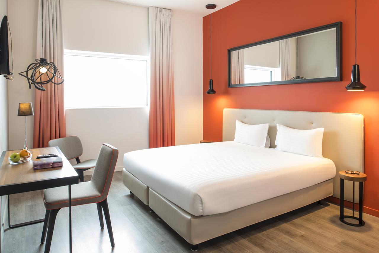 Small Studio (2 Adults),1215085312:JPEG