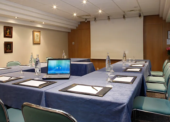 Romantic hotel: La Residence Du Roy Paris Champs Elysees